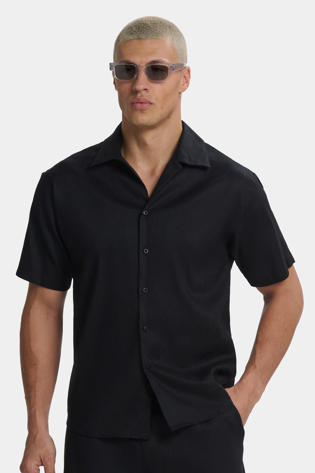 THE LINEN SHORT SLEEVE SHIRT